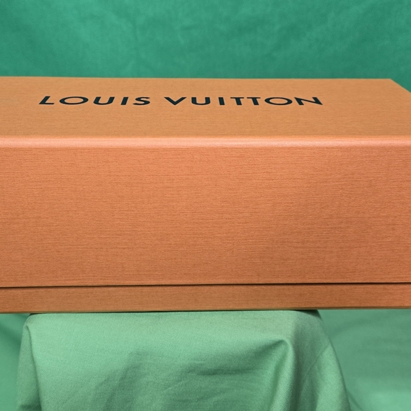 LV Box - empty - excellent condition - 10"x4"x4" - Picture 4 of 10
